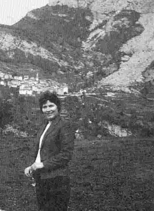 Tina Merlin. Sullo sfondo, Erto e Casso